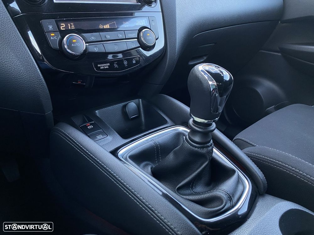 Nissan Qashqai 1.5 dCi N-Connecta 18 - 23