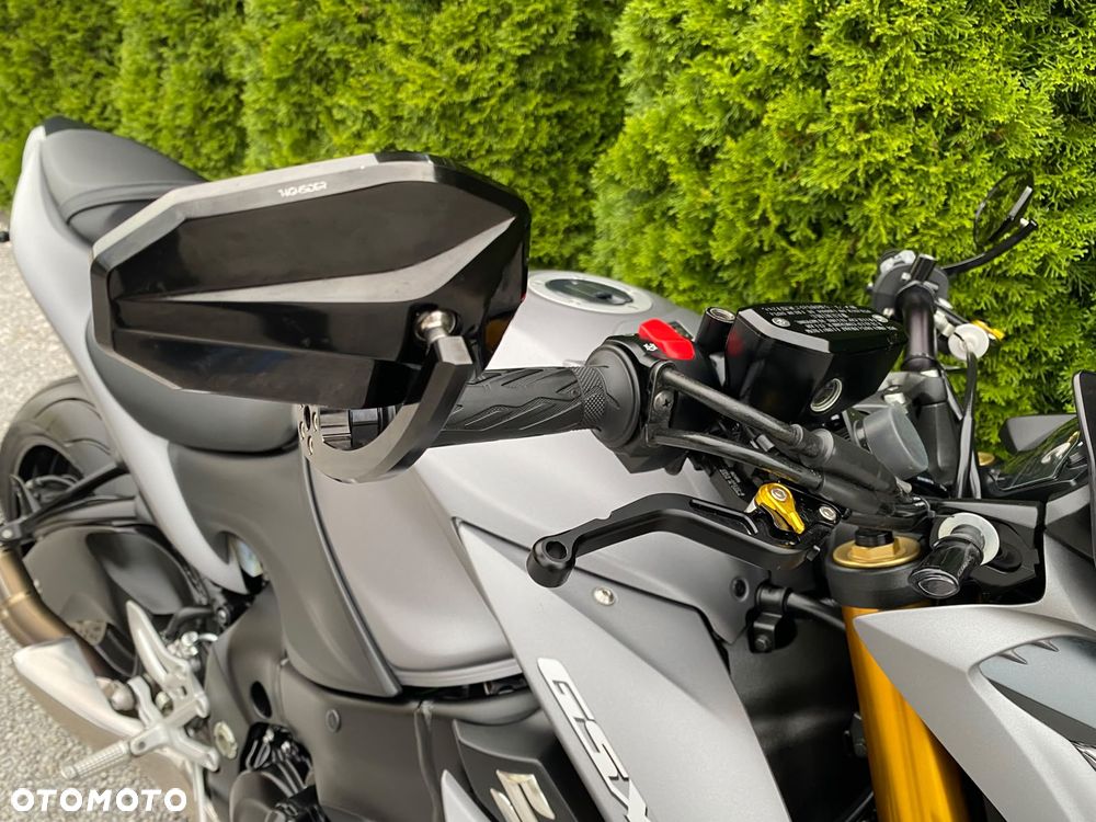 Suzuki GSX - 15