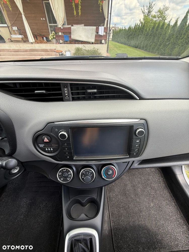 Toyota Yaris 1.0 Active EU6 - 18