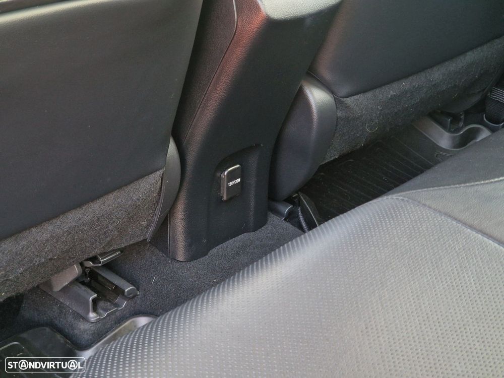 Toyota Prius 1.8 Plug-In Luxury+Pele - 17