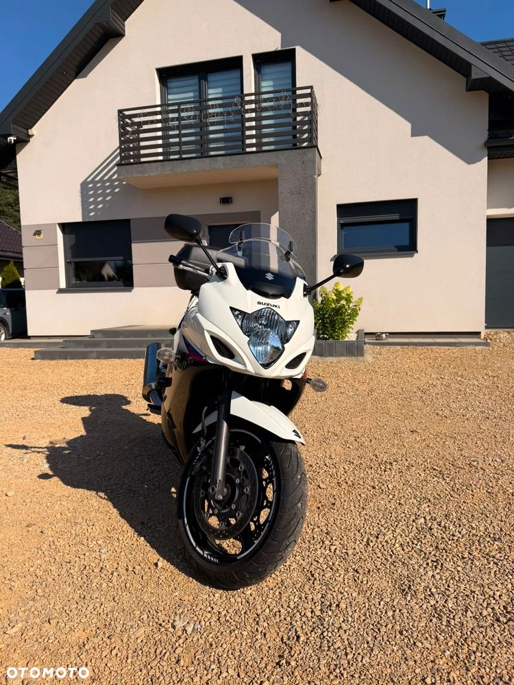 Suzuki GSX - 2