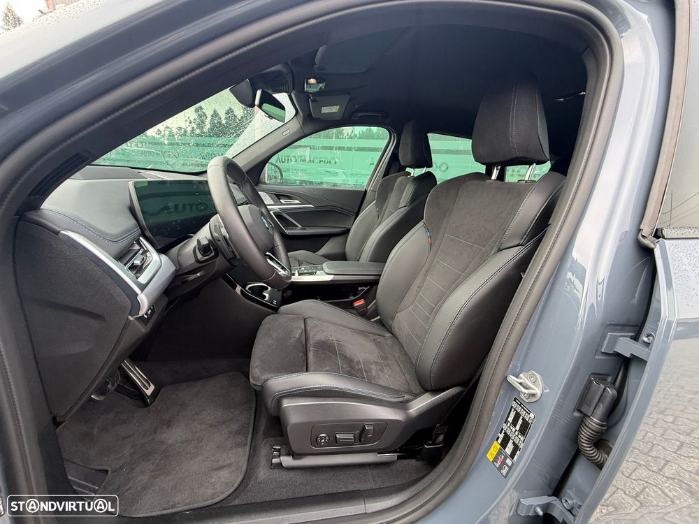 BMW iX1 eDrive20 Pack Desportivo M - 9