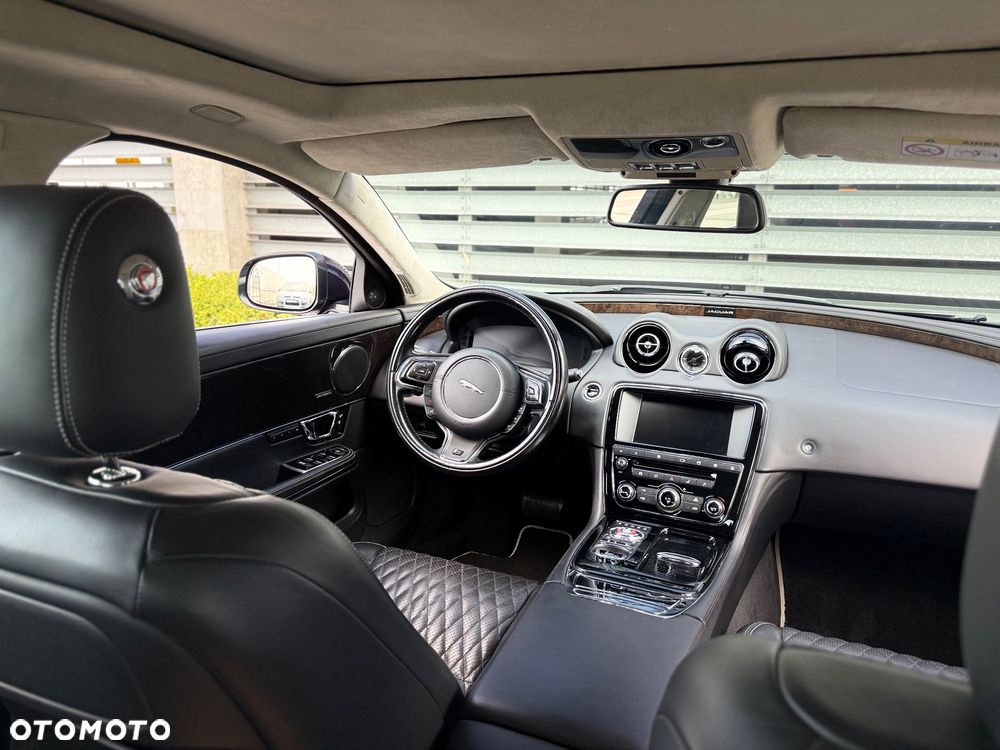Jaguar XJ - 9