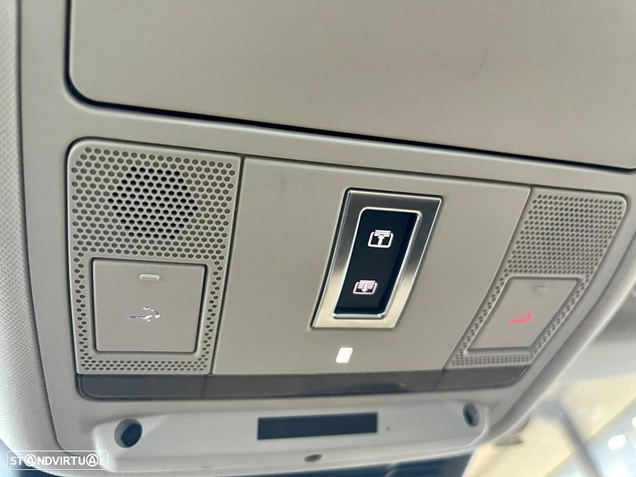 Land Rover Range Rover Evoque P300e R-Dynamic HSE - 36