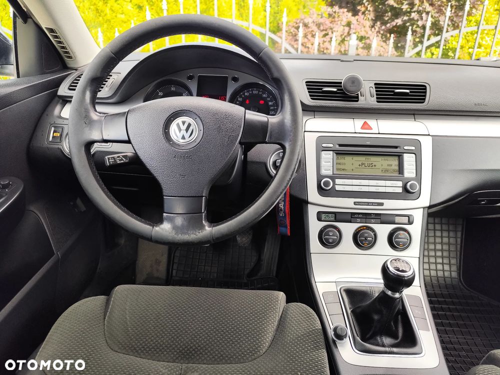 Volkswagen Passat - 33