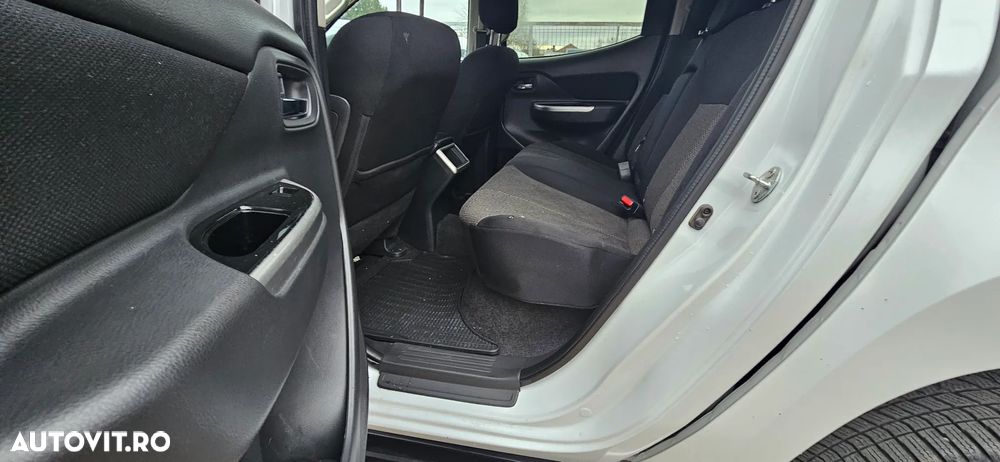 Mitsubishi L200 Double Cab 2.2 DI-D A/T Intense - 10