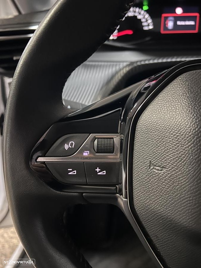 Peugeot 208 1.2 PureTech Allure - 18