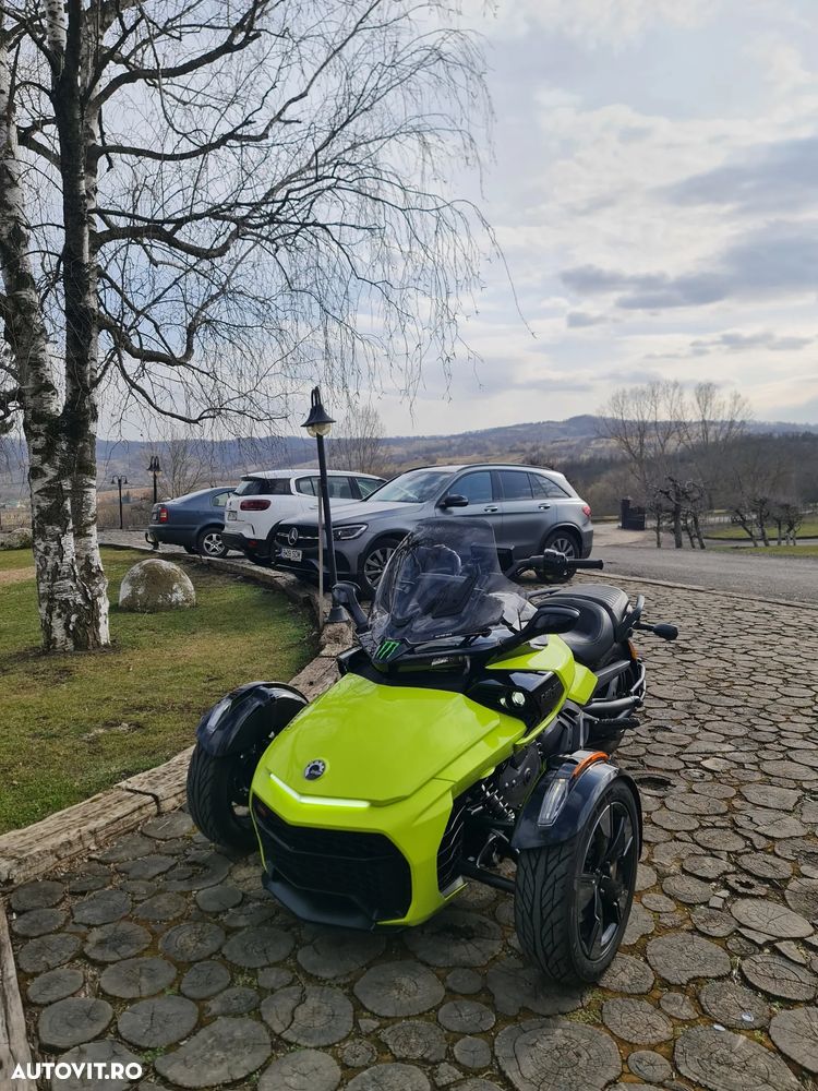 Can-Am Spyder - 25