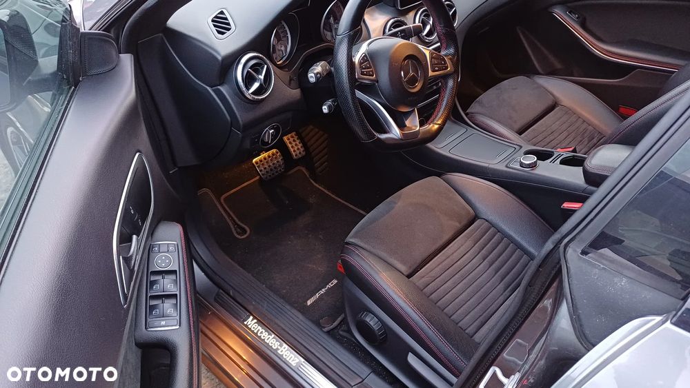 Mercedes-Benz CLA 200 7G-DCT AMG Line - 19