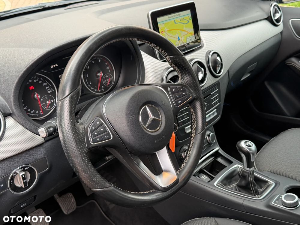 Mercedes-Benz Klasa B 180 UrbanStyle Edition - 22