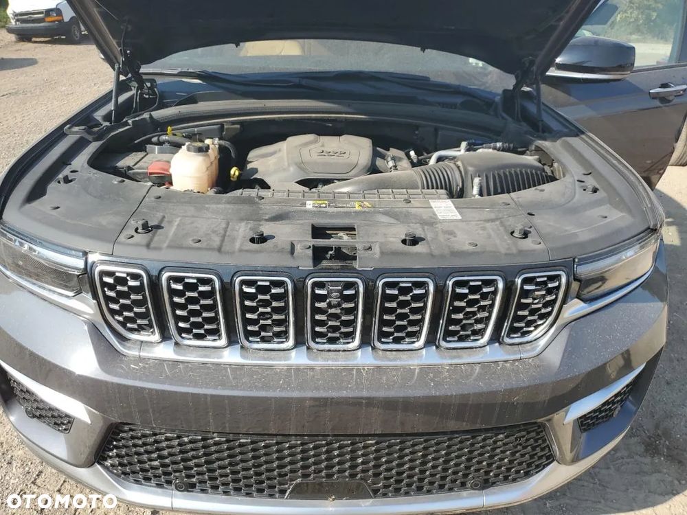 Jeep Grand Cherokee - 12