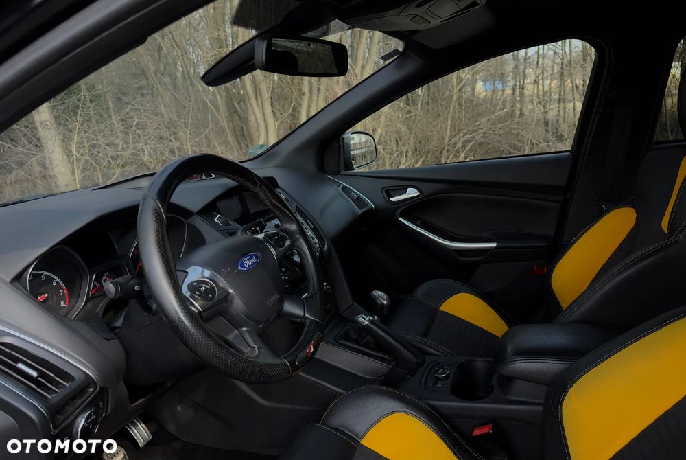 Ford Focus 2.0 EcoBoost ST mit Leder-Sport-Paket - 16