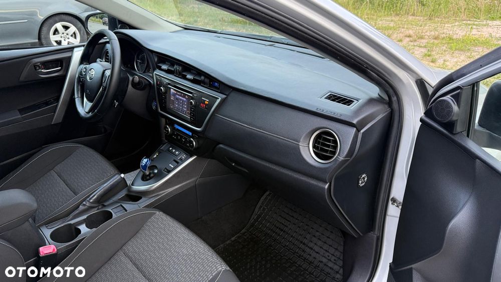 Toyota Auris 1.8 HSD Luna - 32