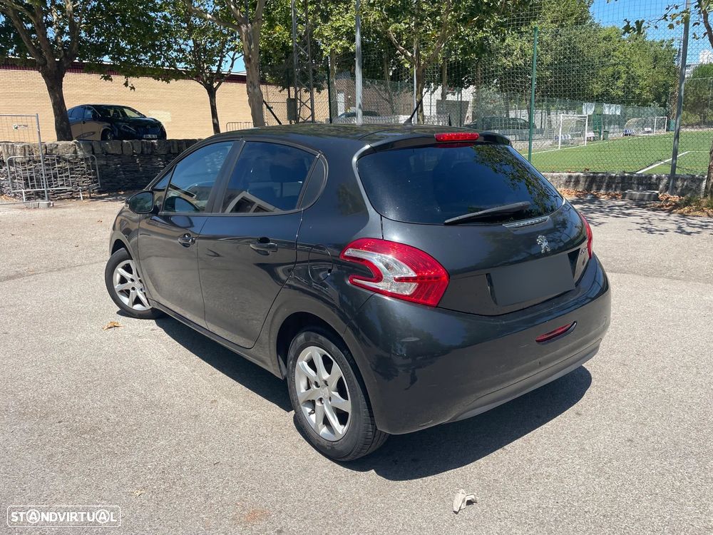 Peugeot 208 - 5