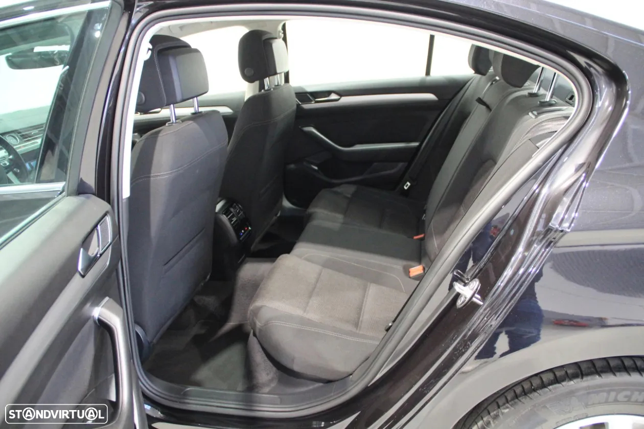 VW Passat 1.6 TDI Confortline - 18