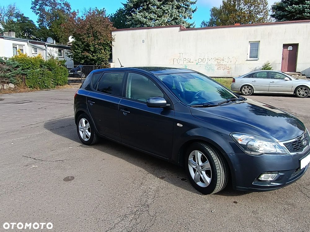 Kia Ceed - 10
