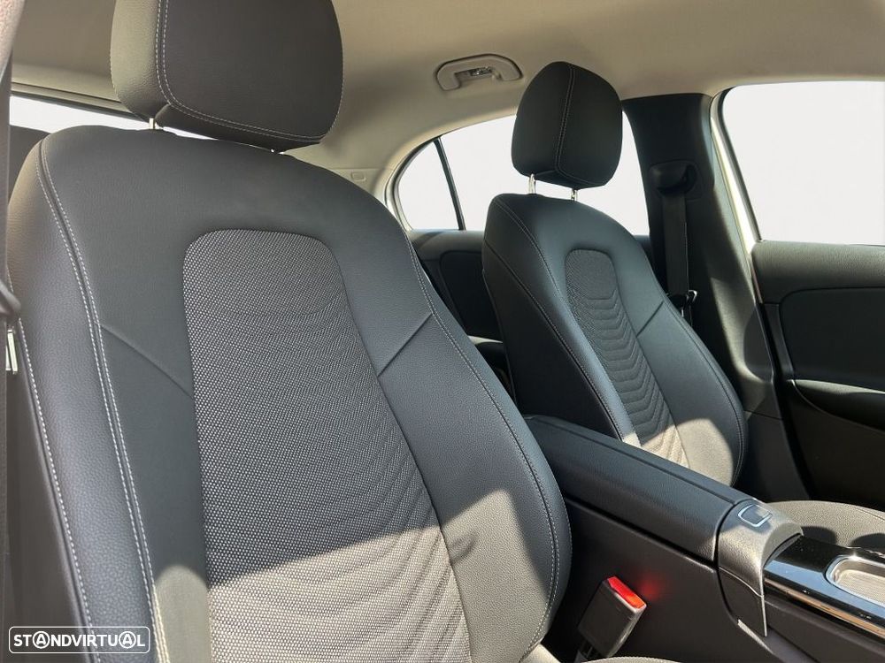 Mercedes-Benz A 200 — fotografia 13
