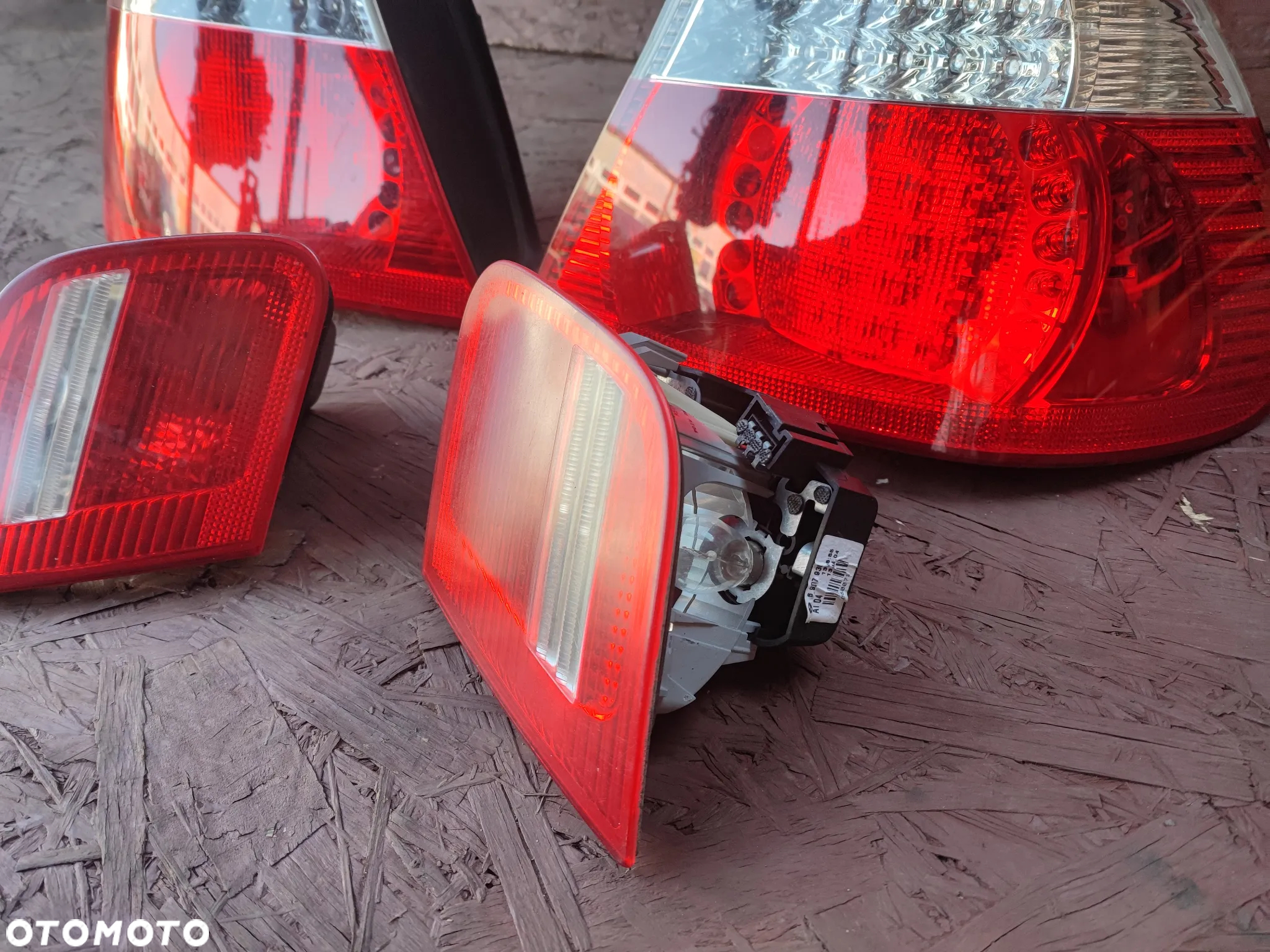 BMW E46 COUPE ORYGINALNE LAMPY TYŁ LED / DIODOWE POLIFT + KOSTKI + WKŁADY O NR. 63 21 6 920 699 / 63 21 6 920 700 OEM M-PAKIET ( BIAŁY KIERUNEK ) W BARDZO DOBRYM STANIE - 5