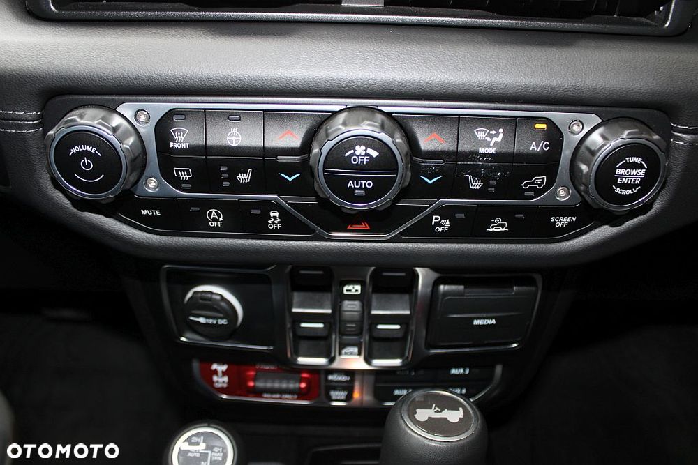 Jeep Wrangler - 32