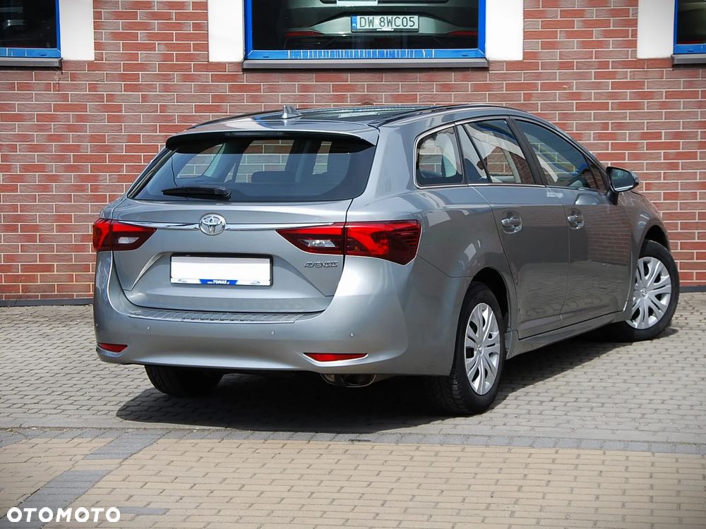 Toyota Avensis - 23