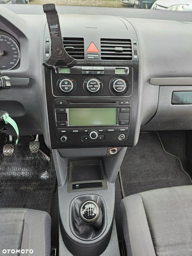 Volkswagen Touran - 17