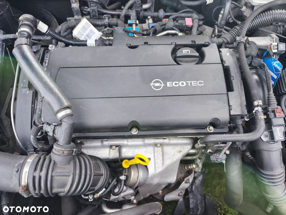 Opel Astra 1.6 Turbo Cosmo - 16