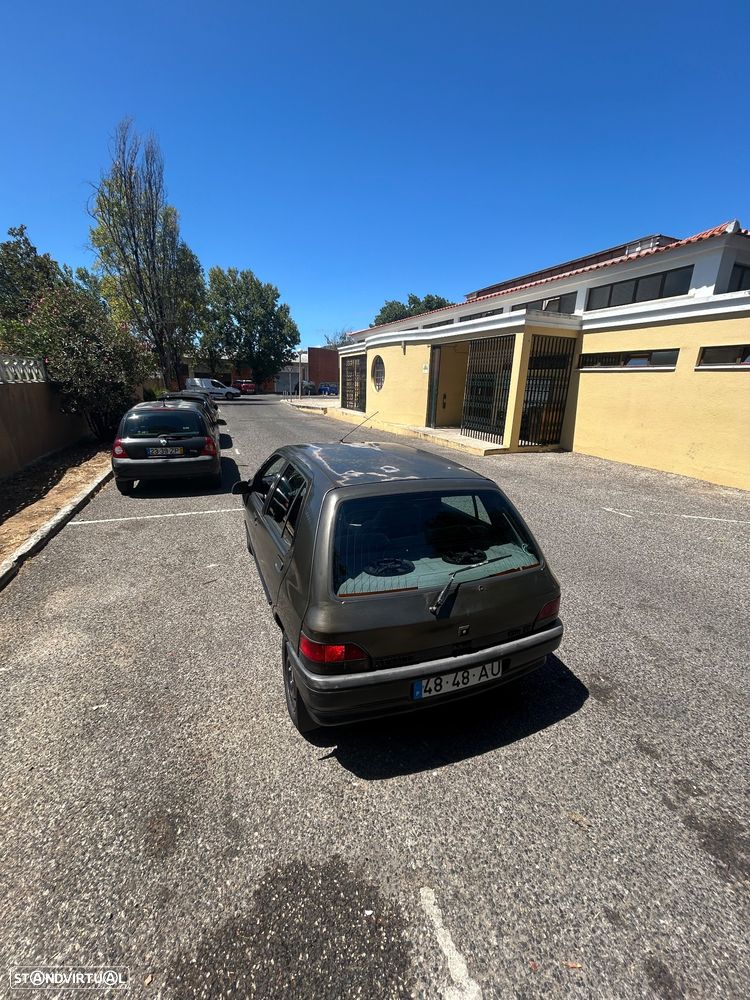 Renault Clio 1.2 RT - 4
