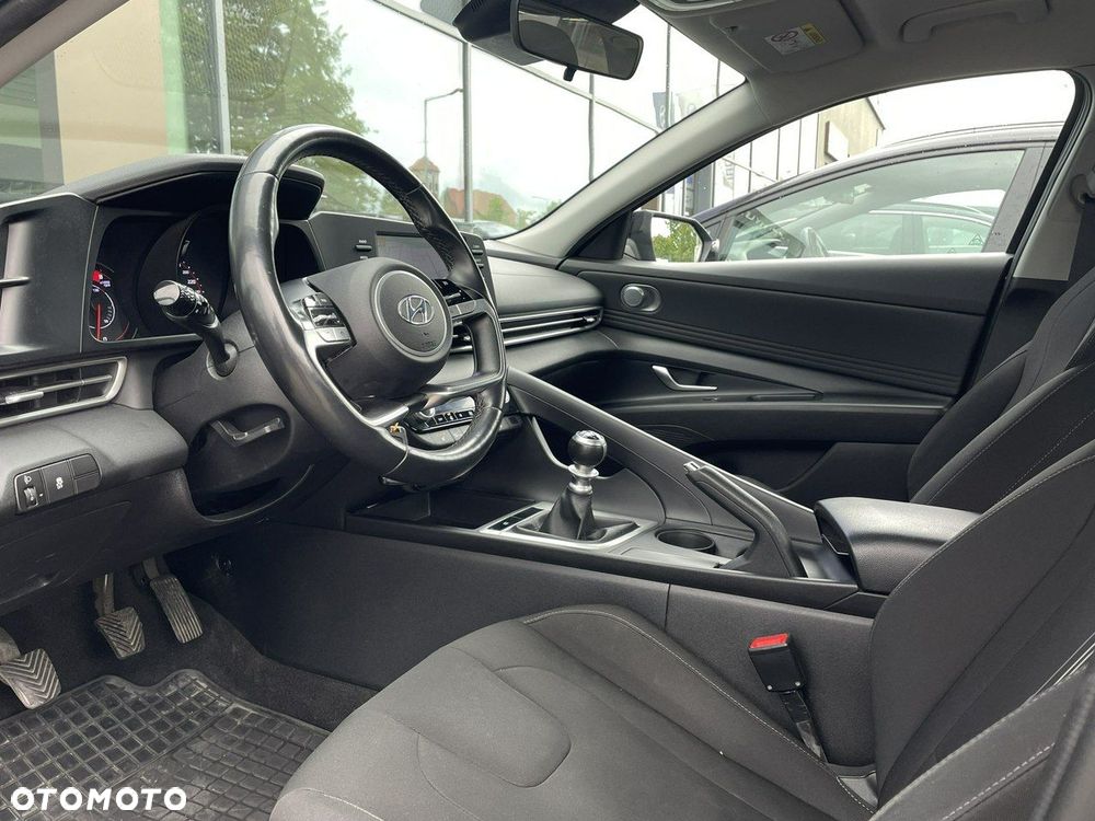 Hyundai Elantra - 9