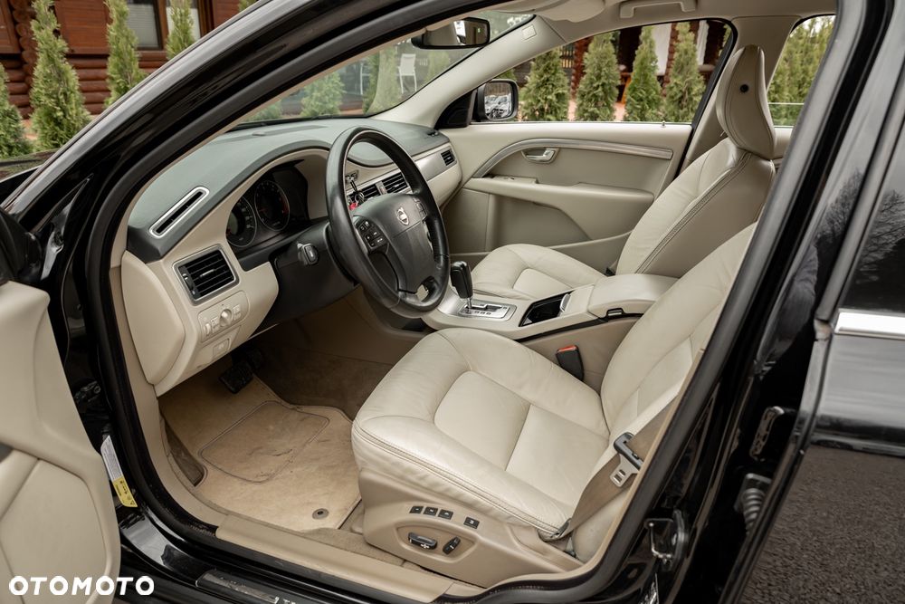 Volvo XC 70 D5 AWD Momentum - 17