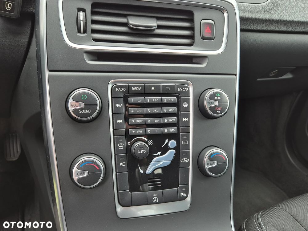 Volvo V60 T3 Edition - 25