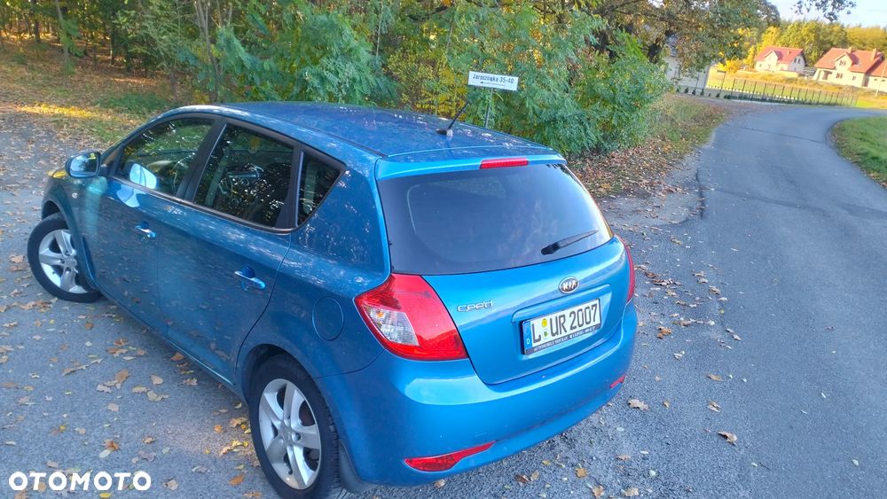 Kia Ceed - 16