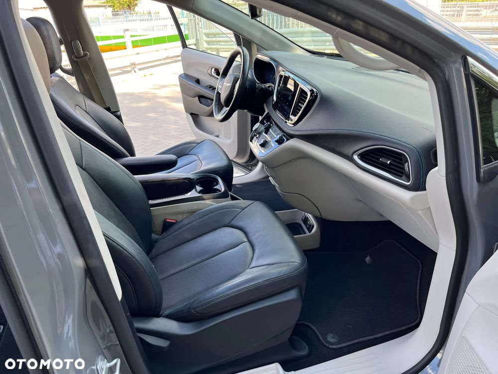 Chrysler Pacifica - 13