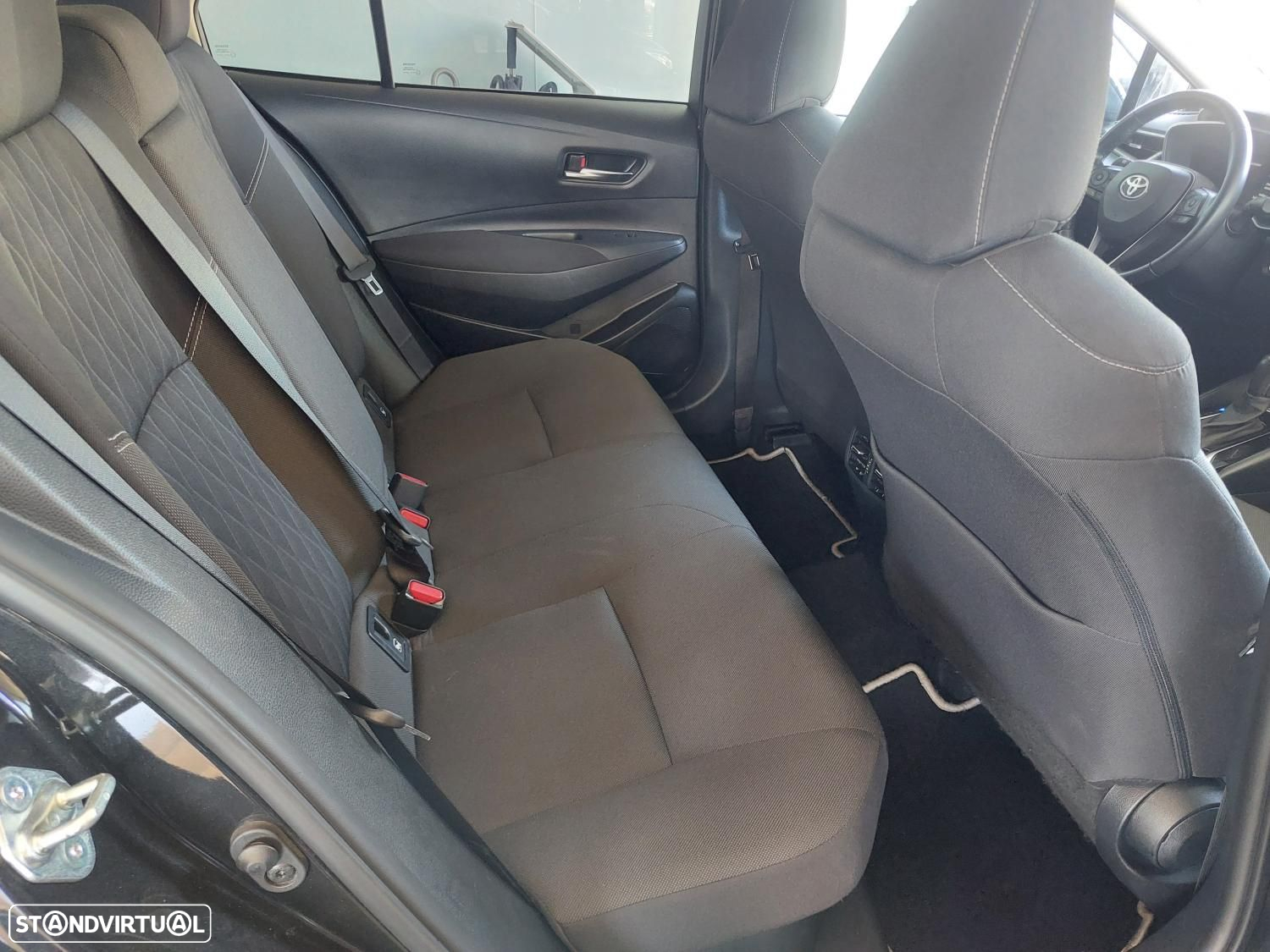 Toyota Corolla 1.8 Hybrid Exclusive - 42