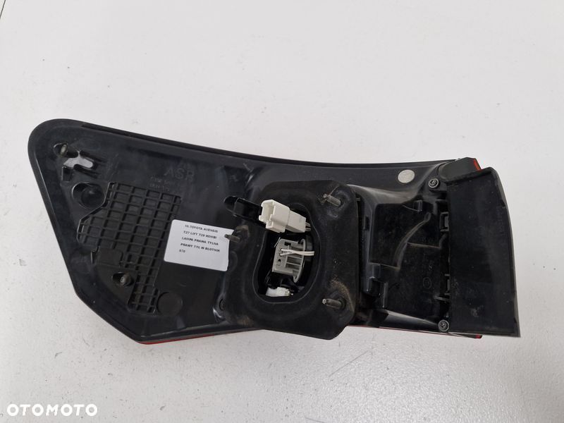 toyota avensis t27 lift t29 kombi lampa prawa tylna prawy tył w błotnik - 5