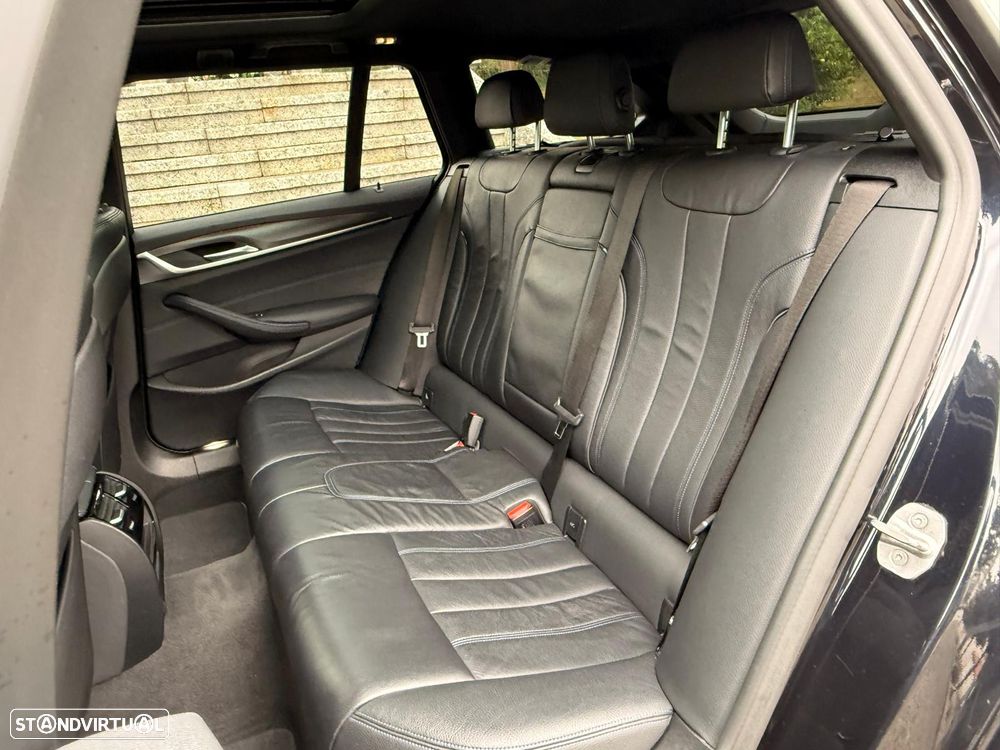 BMW 530 e Pack Desportivo M - 28