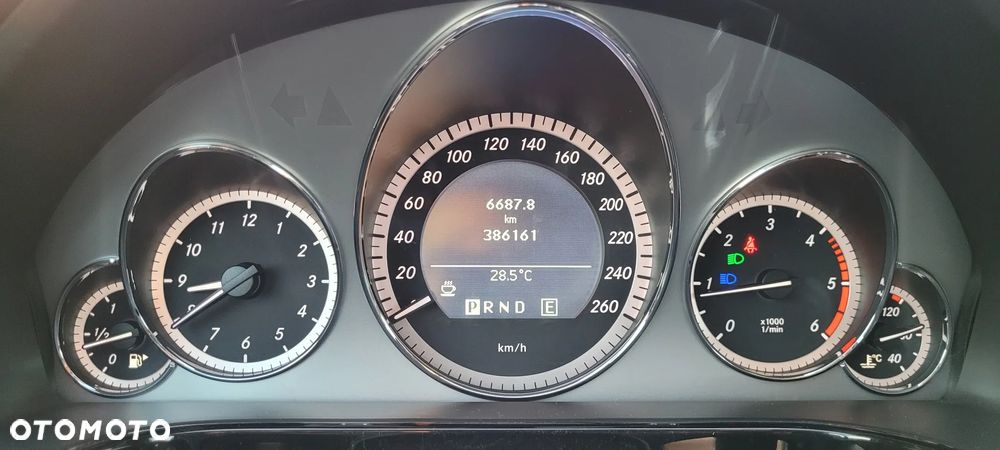 Mercedes-Benz Klasa E 200 CDI DPF BlueEFFICIENCY Automatik Avantgarde - 25