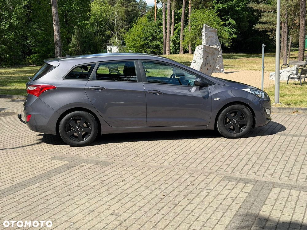 Hyundai i30 blue 1.6 CRDi Trend - 9