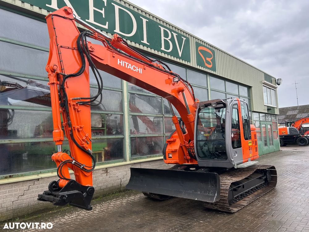 Hitachi ZX135US - 4