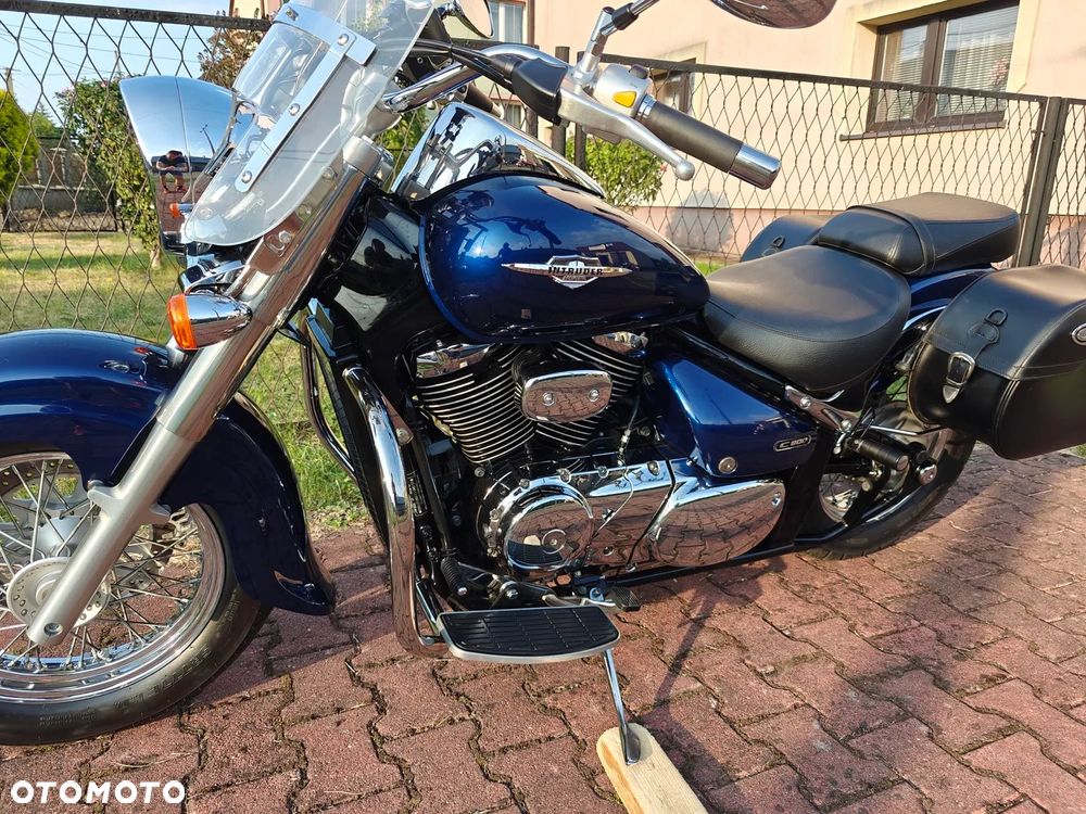 Suzuki Intruder - 13