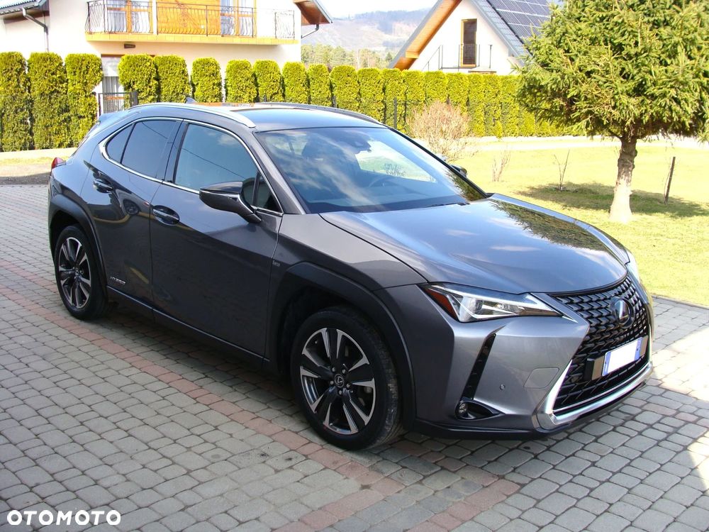 Lexus UX 250h (E-FOUR) Executive Line - 2
