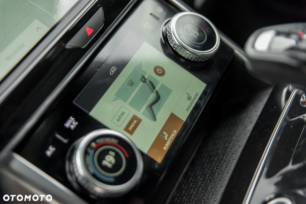 Jaguar XE 2.0 T Prestige - 22