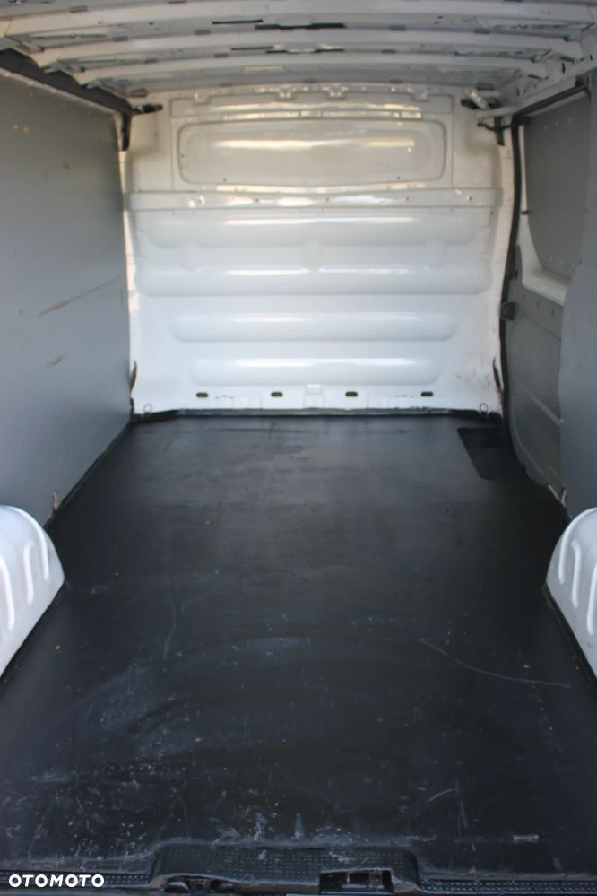 Renault Trafic - 16