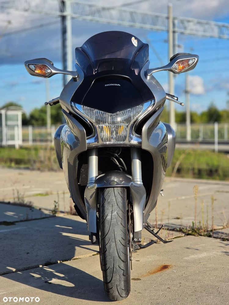 Honda VFR - 19