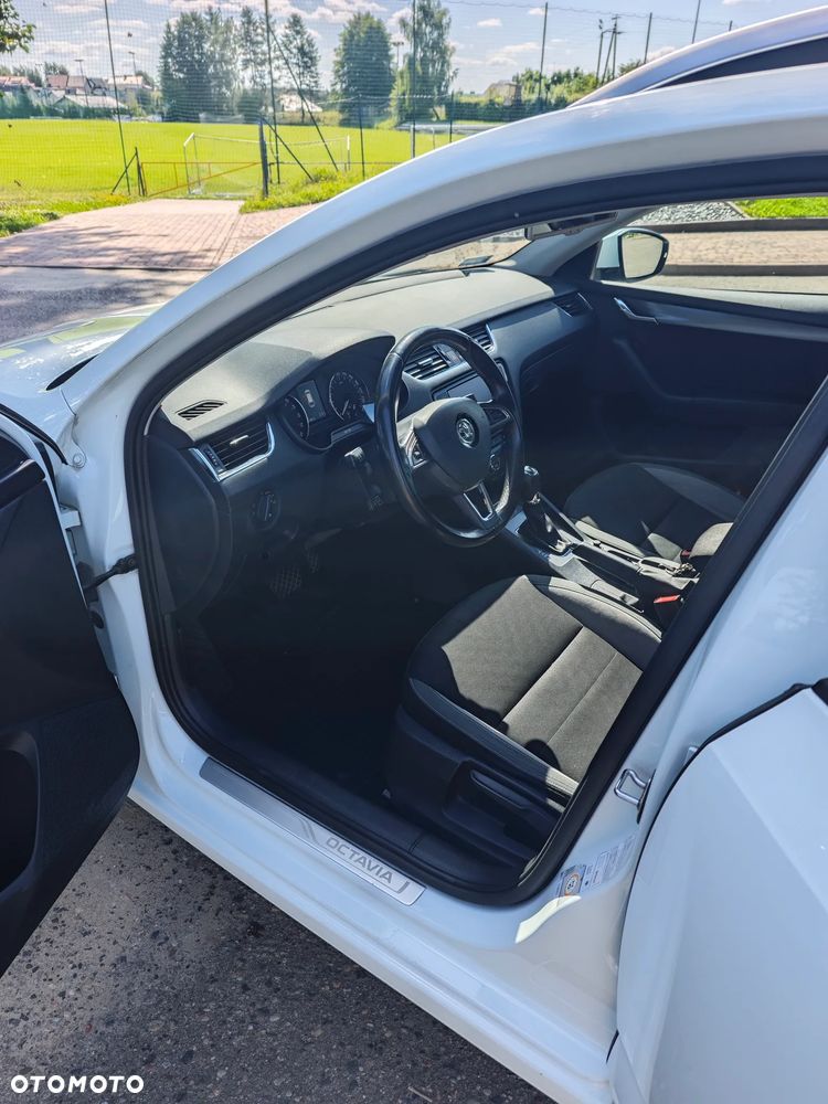 Skoda Octavia 1.6 TDI (Green tec) DSG Joy - 11