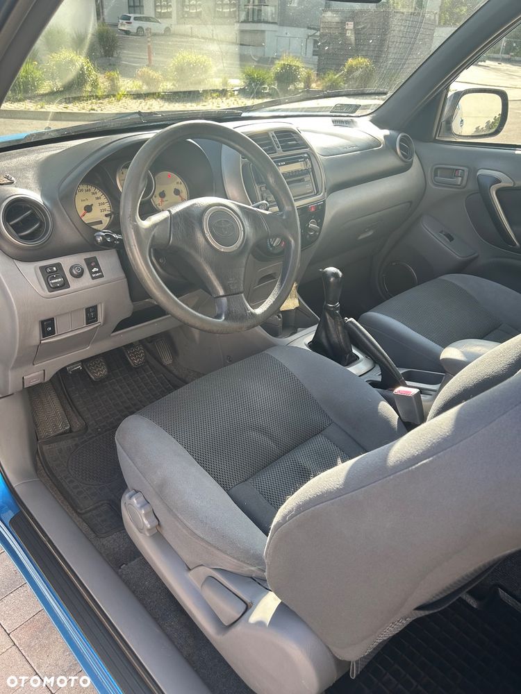 Toyota RAV4 1.8 VVT-i 4x2 - 5