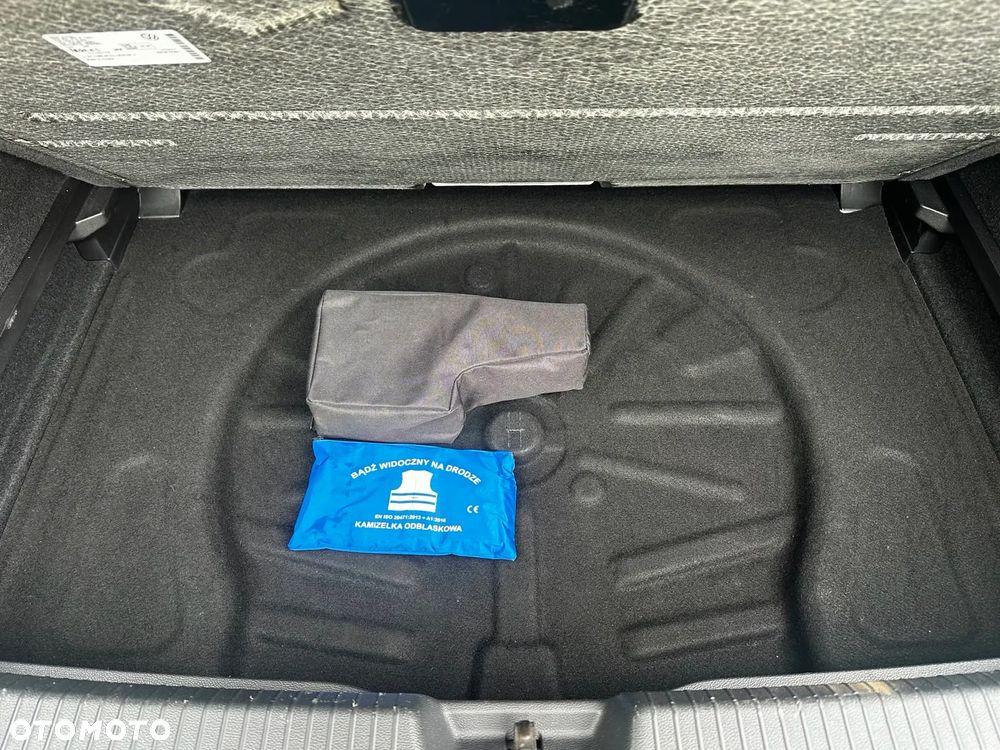 Volkswagen Golf - 25