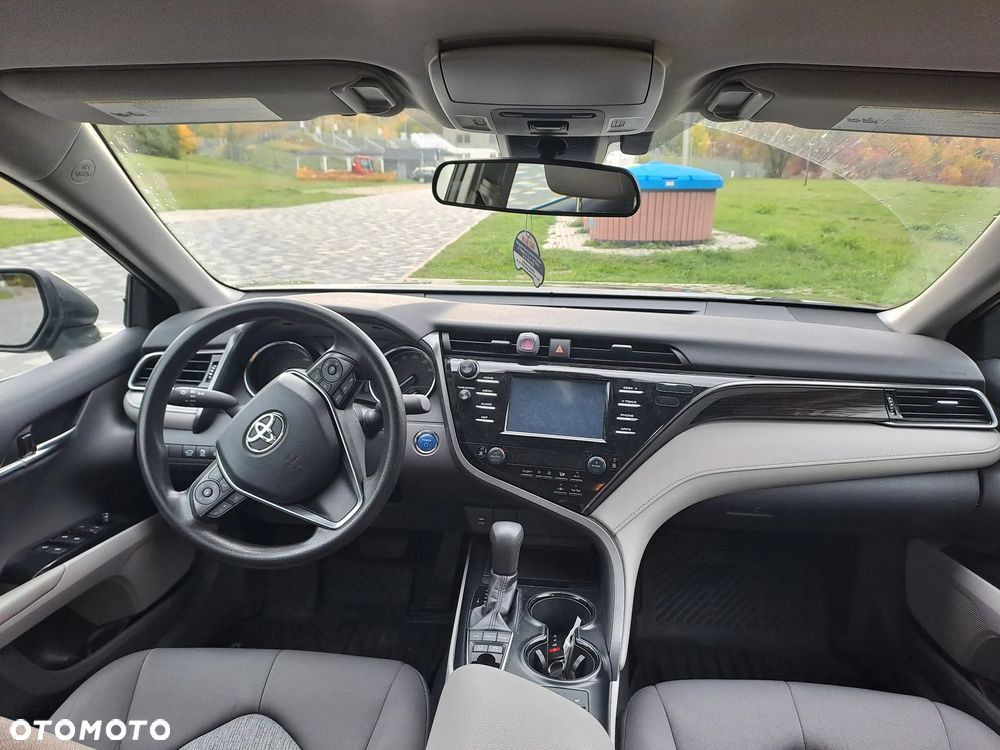 Toyota Camry - 18