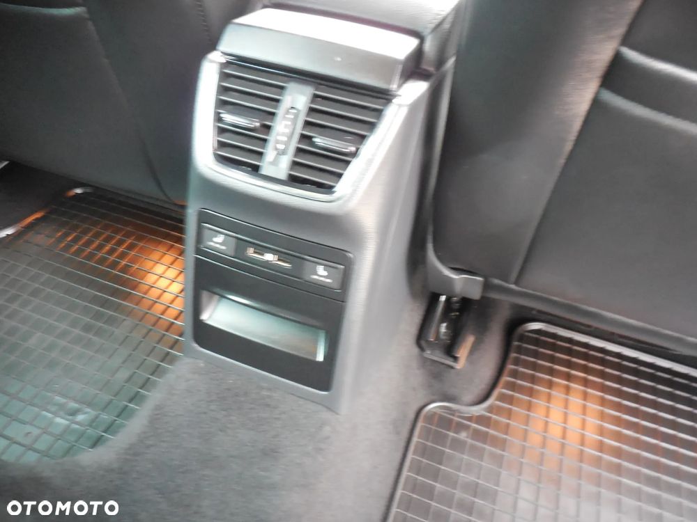 Skoda Octavia Combi 2.0 TDI Sportline - 13