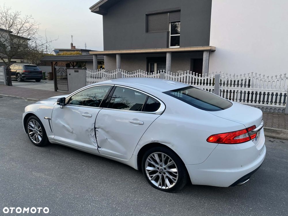 Jaguar XF 3.0 V6 D Luxury - 40