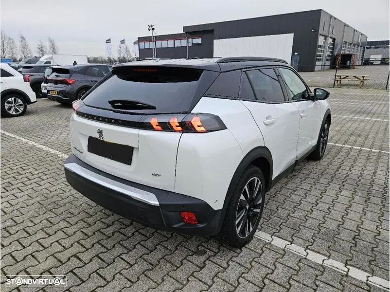 Peugeot e-2008 50 kWh GT - 5